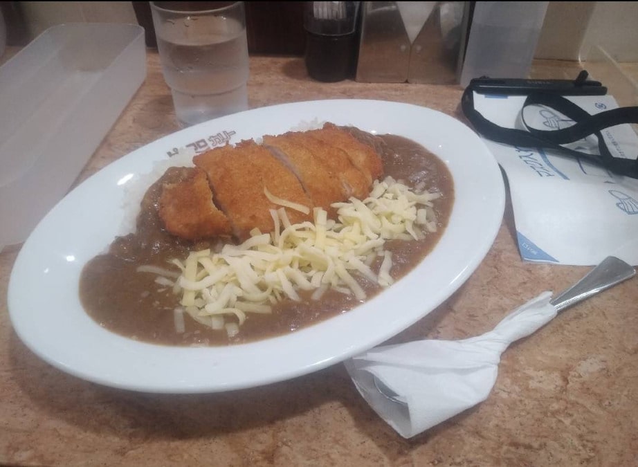 カツカレーにチーズをトッピングして食べました!