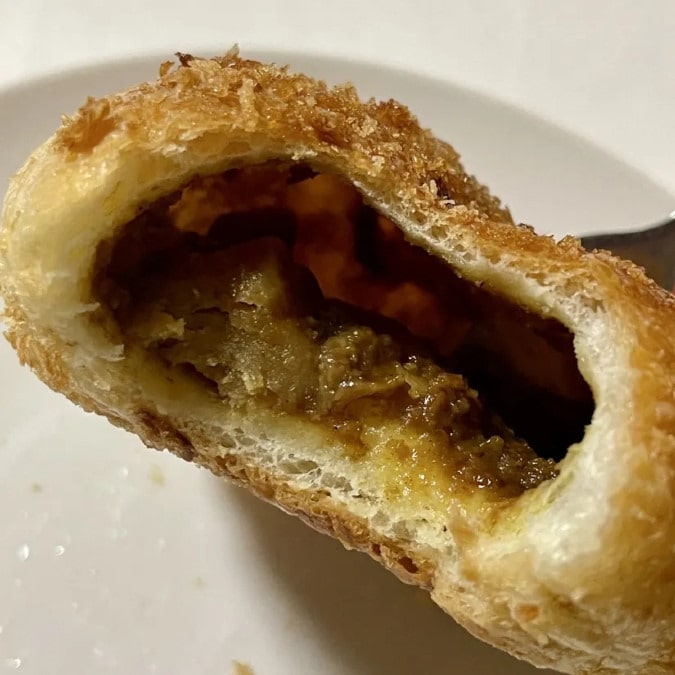 味は美味しいけれどサイズが小さい高級チーズカレーパン