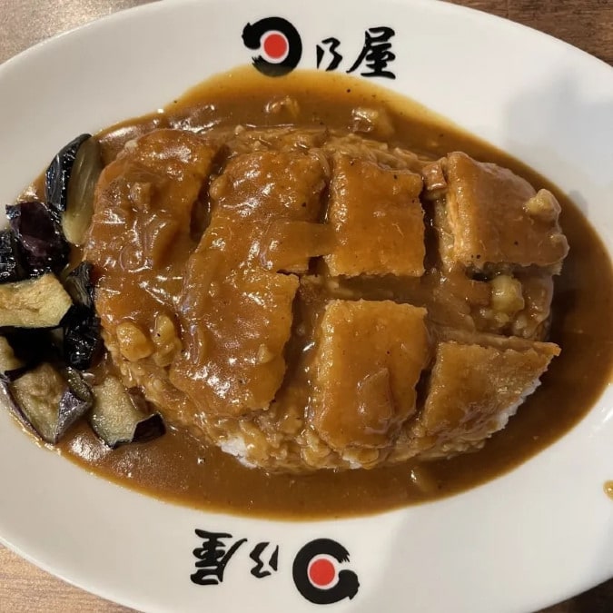味はバツグン！最初は甘い。あとから辛さがくる不思議なカレー