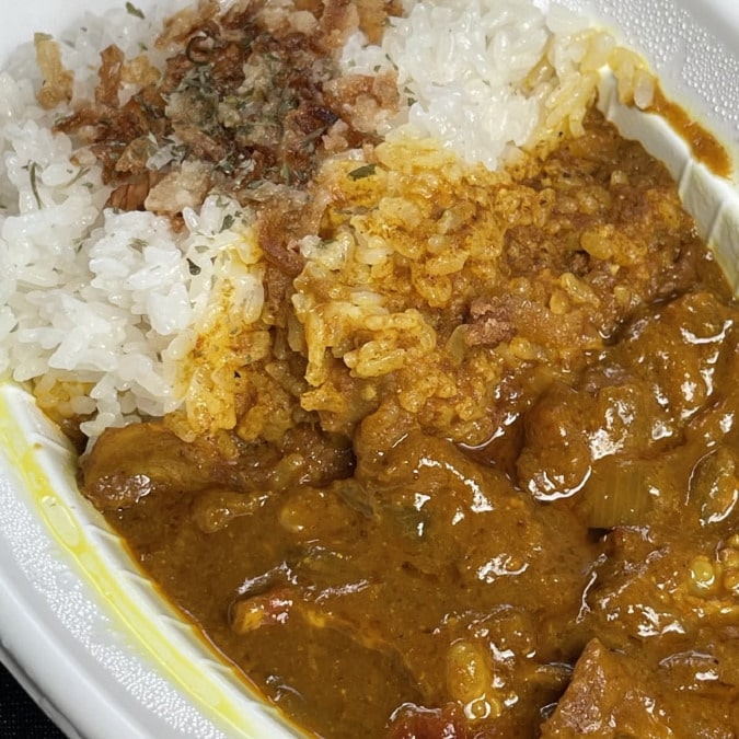 辛みの効いた、濃いスパイスカレー