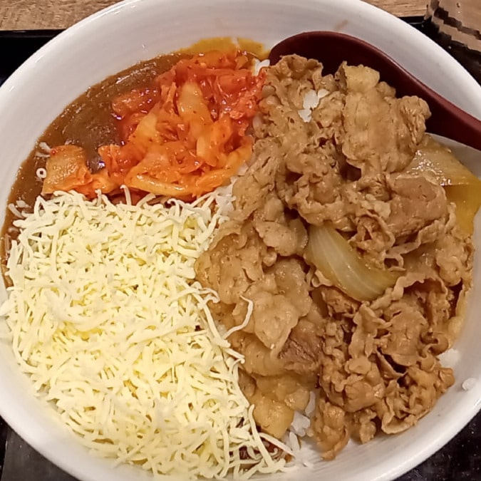 JR高槻駅すぐ🍛吉野家キムチ乗せ牛チーズカレー🧀