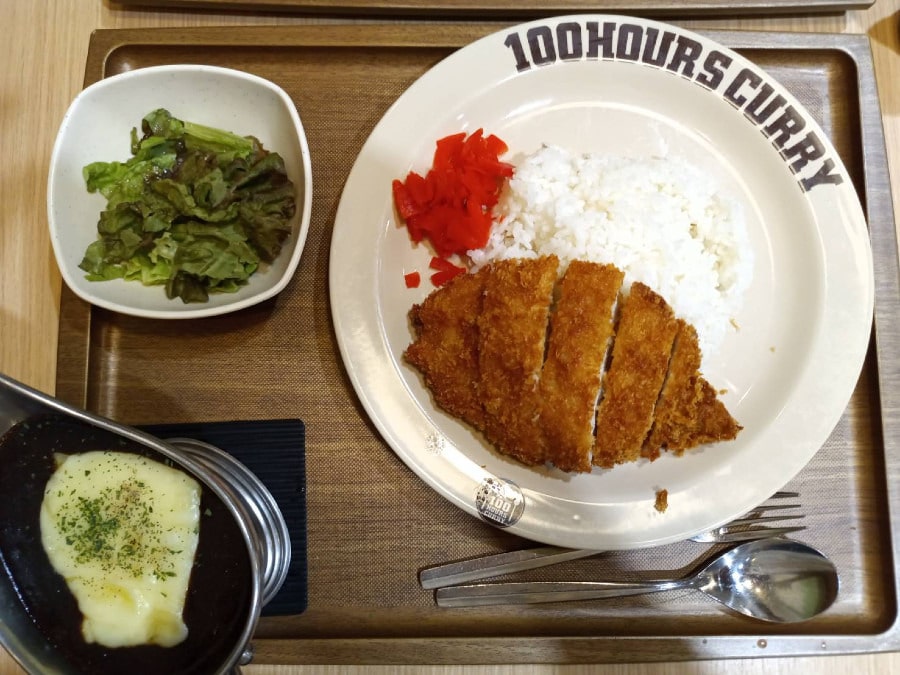 手仕込三元豚ロースかつカレーにチーズトッピングしました!