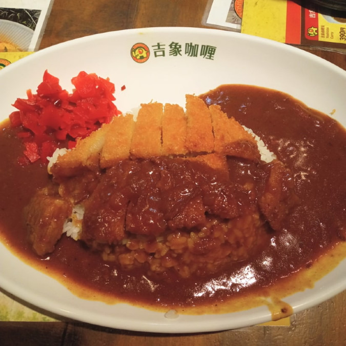 京都駅から徒歩5分!毎日食べても飽きない「カツカレー550円」