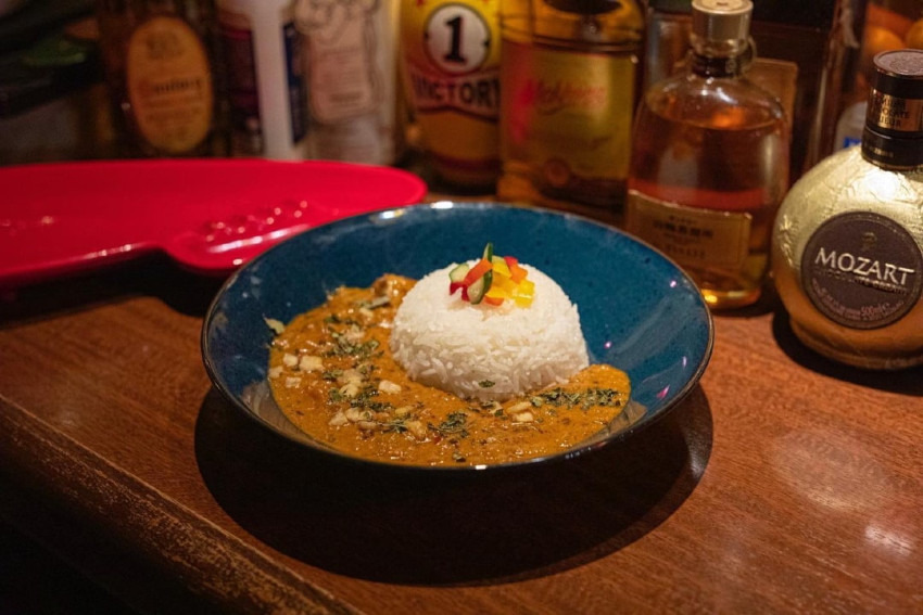 隠れ家バーで楽しむ曽根崎Curry!