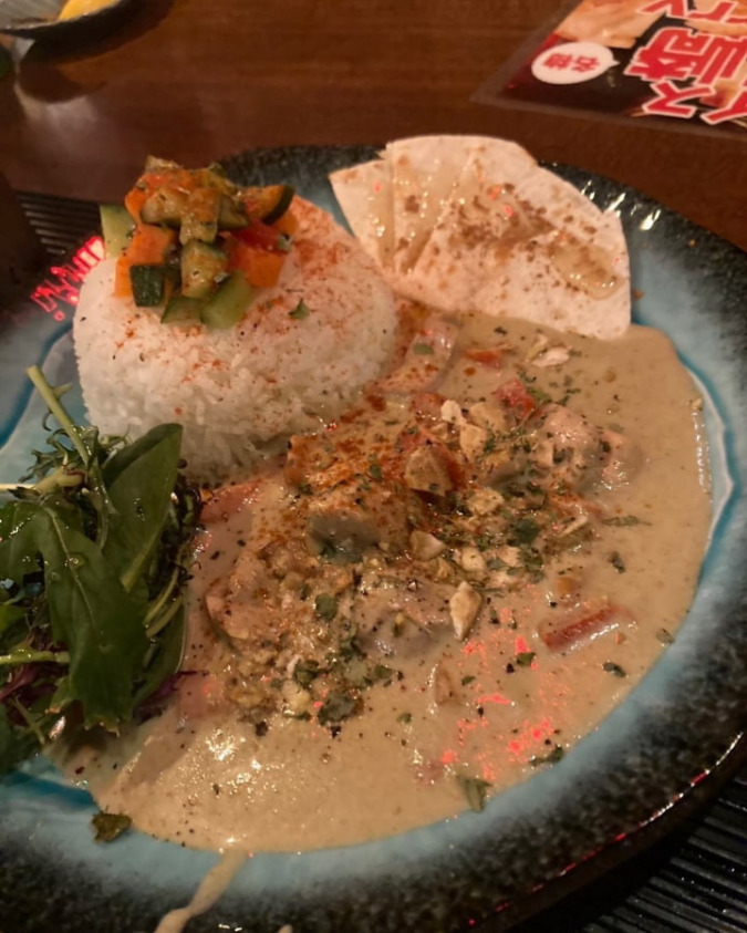 独自でブレンドしたスパイスで作ったバターチキンカレー