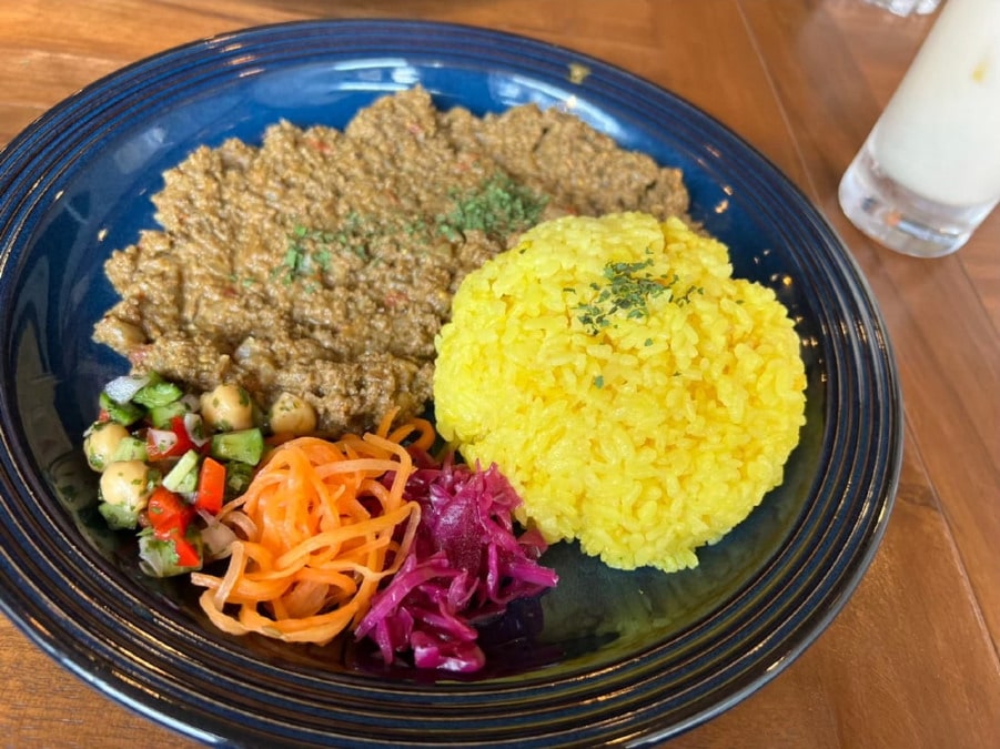 元町でスパイスカレーといえばここ