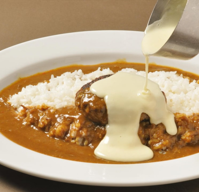 神田カレーグランプリV2達成の名物「チーズフォンデュハンバーグカレー」