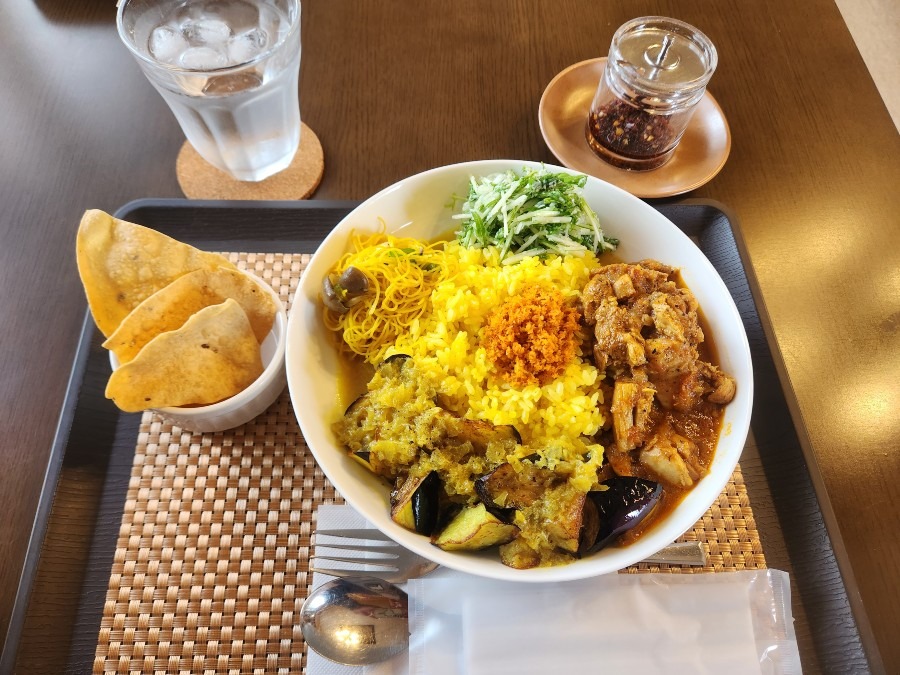 秋田のスリランカカレーをワンプレートで!
