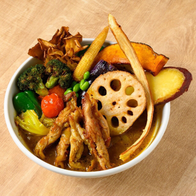 クセになる鮮烈なスパイススープカレー