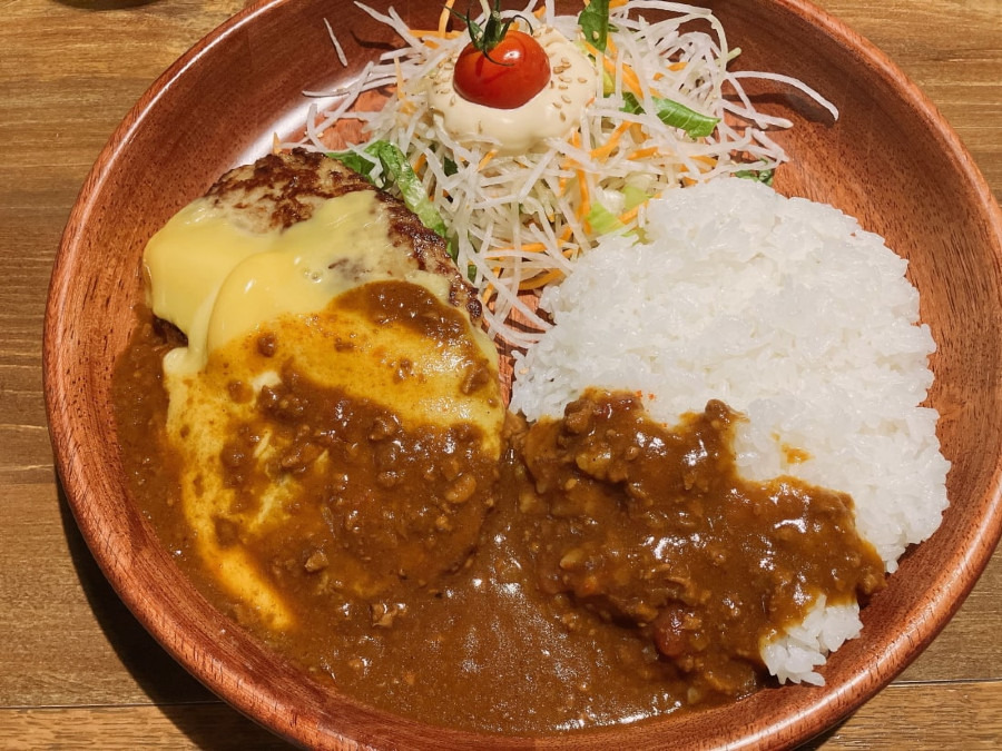 びくドン「チーズカリーバーグディッシュ」