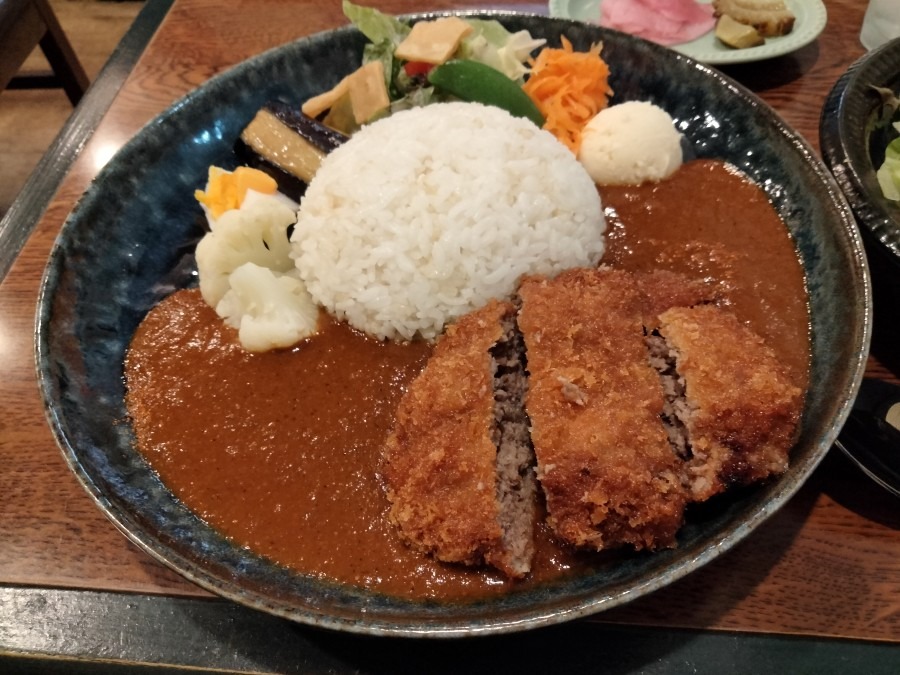 バーグカツカレー食べてきました